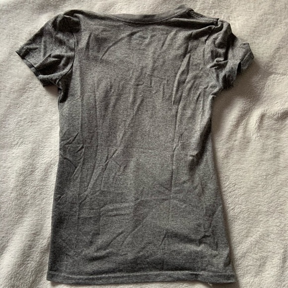 🔆Moving Sale 20% Off 🔆Grey Workout Top - Picture 3 of 3